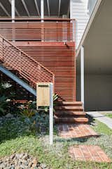 A Central Courtyard Fills an Australian Home With Light and Lush Greenery - Photo 5 of 23 - 
