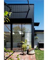 A Postwar Cottage in Melbourne Gets a Light-Filled Extension With a Central Courtyard - Photo 10 of 15 - 