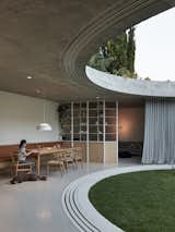 A Melbourne Bungalow’s Courtyard Extension Creates a Window to the Sky - Photo 6 of 20 - 