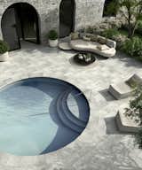 Create sinuous garden walls or curved poolsides with Techo-Bloc’s Bullnose Grande cap—used in Greyed Nickel here to craft a perfectly circular pool. The collection features a tapered shape for clean curves, and the rounded edge has a smooth texture that makes it ideal for poolsides and seat walls. The perfect form of the pool is complemented by the more linear Blu Grande slab, which paves the rest of the area.