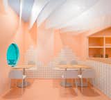 Beachy ’80s Neon Makes for a Mind-Bending Meal at This Bao Restaurant in Spain - Photo 5 of 11 - 