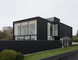 Mesmerizing Black Slats Pair With Huge Windows at This Swedish Villa - Photo 5 of 14 - 