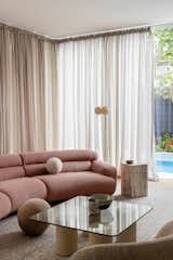 We’re Swooning Over the Sun-Dappled Interiors at This Midcentury-Inspired Melbourne Home - Photo 8 of 17 - 