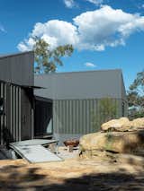 A Shipping Container Home in Rural Australia Delivers Views at Every Turn - Photo 5 of 14 - 