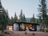 A Central Courtyard at This Sierra Nevada Retreat Evokes the Feel of a Campsite