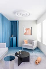 This Small Spanish Apartment Takes Color Blocking to the Extreme - Photo 3 of 14 - 