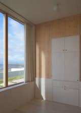 A Cozy Home on the Rugged Welsh Coast Takes Cross-Laminated Timber to Its Limits - Photo 13 of 17 - 