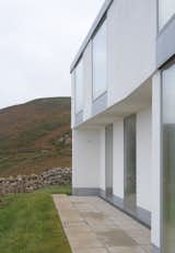 A Cozy Home on the Rugged Welsh Coast Takes Cross-Laminated Timber to Its Limits - Photo 6 of 17 - 