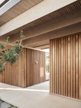 <span style="font-family: Theinhardt, -apple-system, BlinkMacSystemFont, &quot;Segoe UI&quot;, Roboto, Oxygen-Sans, Ubuntu, Cantarell, &quot;Helvetica Neue&quot;, sans-serif;">The entrance to the home is through a timber-clad passageway, which connects the different spaces, which are all under one roof. Over time, the Canadian cedar timber cladding will develop a silver patina and the built form will dissolve further into the landscape.</span>