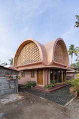 Kudoo is built on a two-cent plot—a unit of land measurement, commonly used in parts of South India, equivalent to 1/100th of an acre. Half of the site is occupied by the built form, with a landscaped border surrounding it. A major challenge was the location of the home, 100 metres from the main road. This meant that everything had to be carried to site by hand and added to the construction cost.