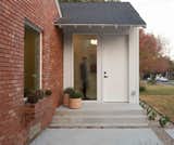 The side-facing front door allows for both connection and visual privacy.