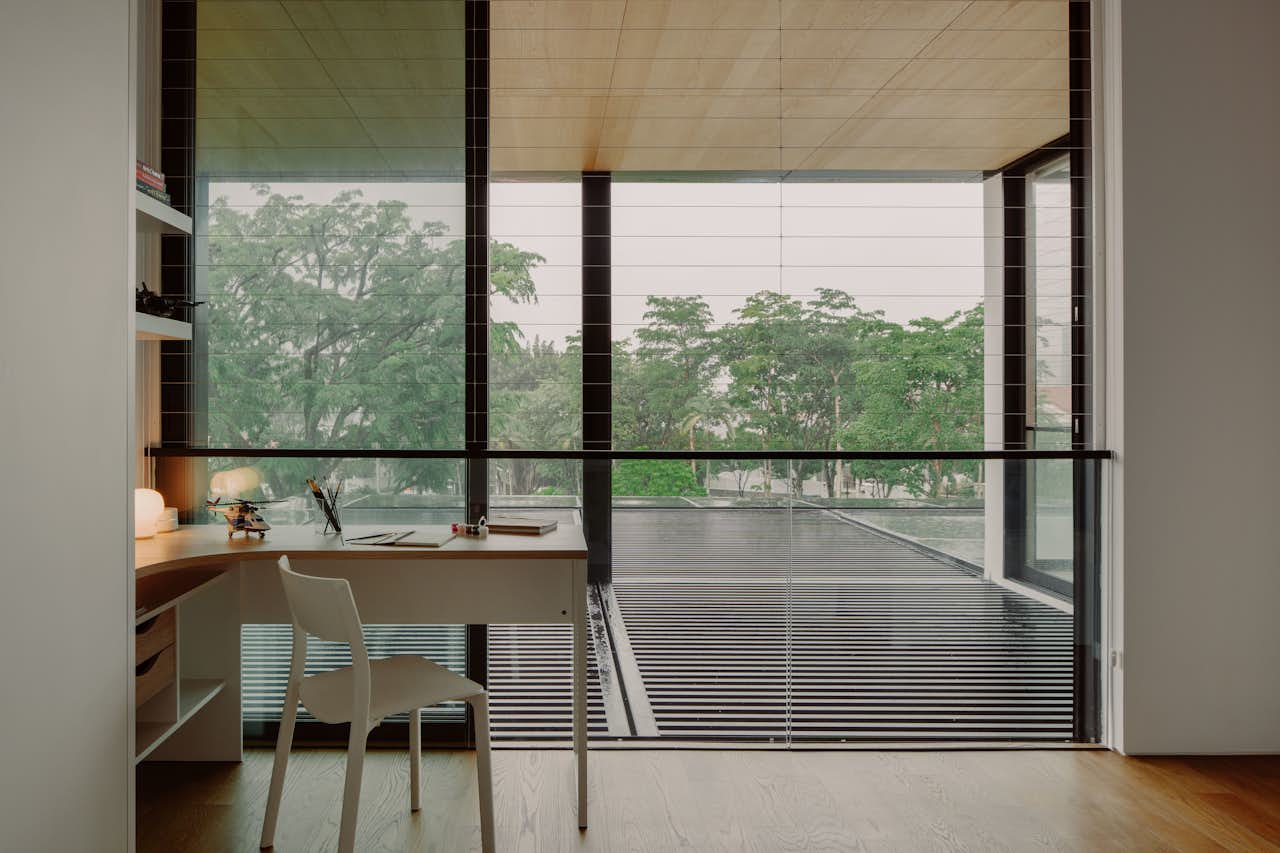 Photo 12 of 17 in An Open, Airy House in Singapore Frames Rare, Verdant ...