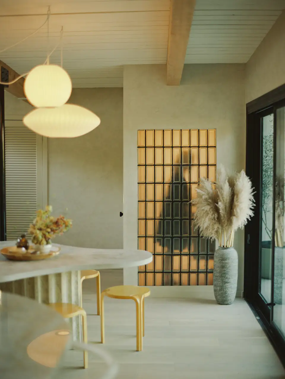 Redesigned Spaces Photo 20 of 20 in Vintage Furnishings Flesh Out an L.A. Midcentury ...