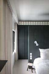 The removal of two partition walls at the master bedroom en suite exposes the full band of windows, which in turn illuminates the interior well. 