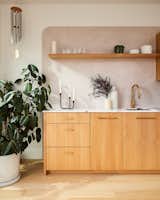 The countertop in tea cuisine is a lila marble from ABC stone, and the cabinery is used by an oak. The faucet is from aqueous.