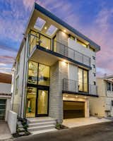 Stunning contemporary design by Luis de Moraes of EnviroTechno Architecture.