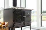 This wood-fired cooking stove by @esse1854 is the perfect touch for a true Farmhouse vibe.