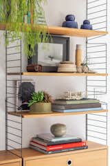 Den shelving with modular shelving by String Furniture