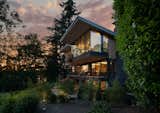 Wingspan adjoins a community park, opening to an eastern entry court, southern recreation/gardening court and park greenspace to the west. The house is organized on five half-levels set effortlessly around a central atrium/stair lightwell, dividing the spaces inside horizontally + vertically. 