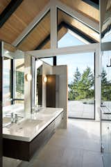 Bath, Engineered Quartz, Undermount, Freestanding, Wall, Porcelain Tile, Porcelain Tile, and Enclosed  Bath Undermount Porcelain Tile Porcelain Tile Enclosed Photos from Collingwood Residence