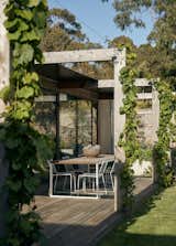 A Coastal Home in Australia Echoes Northern California’s Sea Ranch - Photo 13 of 18 - 