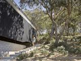 A Beach House in Australia Offers the Joys of Camping—But Without All the Dirt - Photo 9 of 14 - 