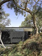 A Beach House in Australia Offers the Joys of Camping—But Without All the Dirt - Photo 7 of 14 - 