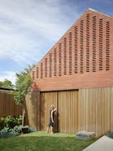 In Melbourne, a Radical Skylight Sutures a Heritage Home to an Addition With a Courtyard - Photo 12 of 20 - 