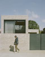  Photo 1 of 28 in This Boxy Brick Home in London Has a Layout That Flows Like Water