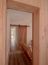 The Only Way Through This Cabin in Chile Is Up Its Narrow “Backbone” - Photo 7 of 20 - 