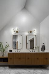 Bath Room  Photo 14 of 19 in Rabbit House by Roth Sheppard Architects