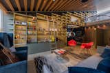 The social area has the characteristics of a harp, defined by a double-height roof with a triangular shape.