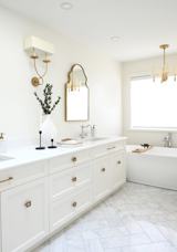 Luxurious and relaxing bathroom 