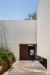 A Serene Home in Mexico Weaves Around Verdant Gardens - Photo 8 of 20 - 