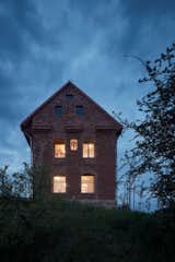 Romantic Ruins Enclose a Modern House in the Czech Republic - Photo 19 of 23 - 