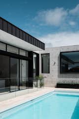 These Beachy Digs in Melbourne Explore the Yin and Yang of Form, Texture, and Color - Photo 24 of 26 - 