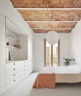 A Renovated Barcelona Flat Glows With All-White Interiors and Restored Brick Ceilings - Photo 6 of 10 - 