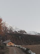 A Hut in the Italian Alps That Braced Against the Elements Now Revels in the Dramatic Landscape - Photo 25 of 34 - 