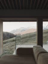 A Hut in the Italian Alps That Braced Against the Elements Now Revels in the Dramatic Landscape - Photo 10 of 34 - 