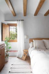 The pinewood bedhead is attached to the wall and is made of a piece of selvedge left over from the kitchen workbench. 