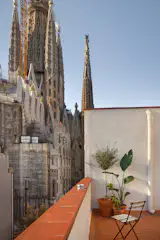 You can see the Sagrada Familia from a patio of the penthouse apartment Serboli Bureau renovated for Carlos García and Victor Gómez.