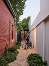 This High-Tech Melbourne Home Generates “Way More” Energy Than It Uses - Photo 15 of 18 - 