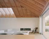 Warm Wood Finishes Sandwich the White Interiors of a Coastal Home in New Zealand - Photo 6 of 14 - 