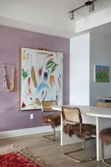 After moving to the U.S., Guta bought the white painting with colored brushstrokes from a store near her New York City apartment. She placed this memorable painting next to a necklace by Brazilian artist  Estúdio Leh.