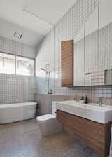 FMD Architects Split House bathroom