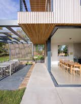 TAS Architects Hidden house outdoor dining