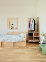 Blonde wood and built-in storage makes for a dorm room that's anything but boring.&nbsp;
