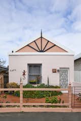 A Mother and Daughter Share an Expanded Weatherboard Cottage That’s Still Just 807 Square Feet - Photo 12 of 13 - 