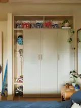 Built-in storage helps Will optimize the compact space. 