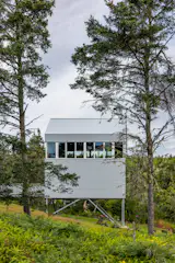 Standard industrial galvalume—an aluminum-zinc alloy—wraps the exterior in durable, low-maintenance cladding.